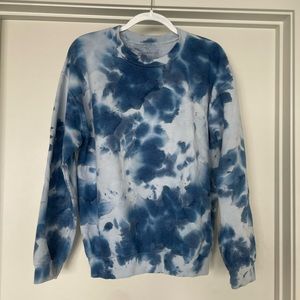 Blue tie dye crew neck